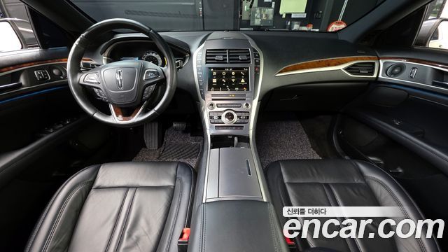 Lincoln MKZ — interior