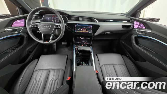 Audi e-tron — interior