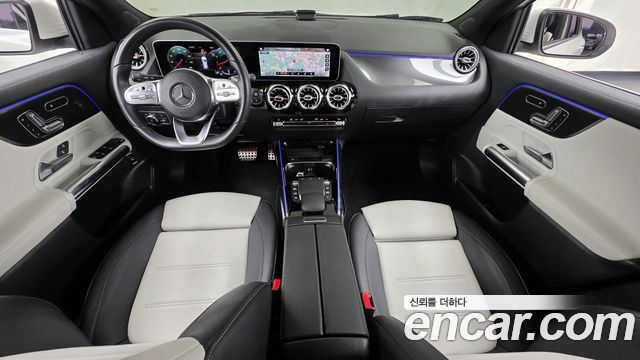 Mercedes-Benz GLA-Class — interior