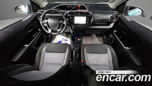 Toyota Prius — interior