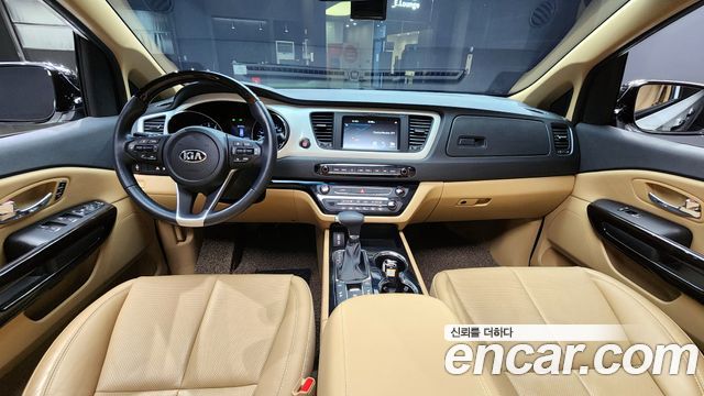 Kia Carnival — interior