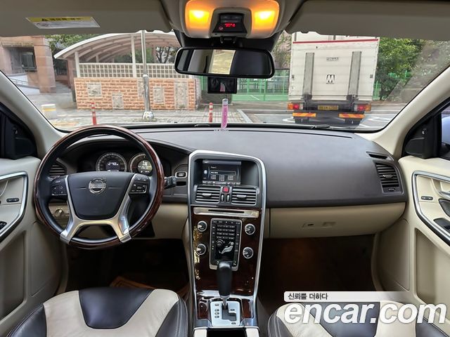 Volvo XC60 — interior