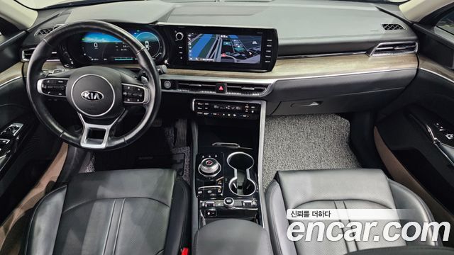 Kia K5 — interior