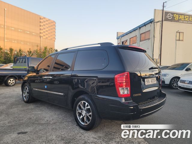 Kia Carnival — interior