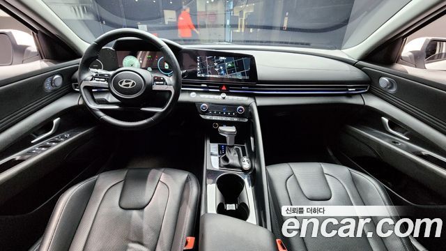 Hyundai Avante — interior