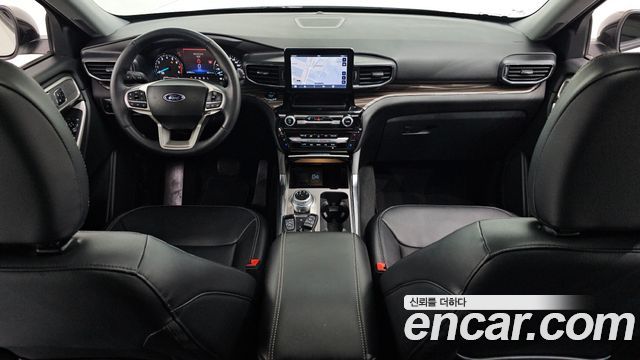 Ford Explorer — interior