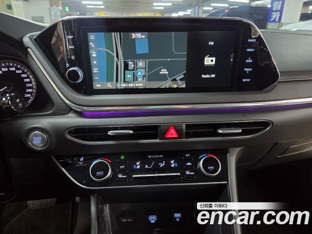 Hyundai Sonata — interior