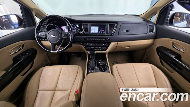 Kia Carnival — interior