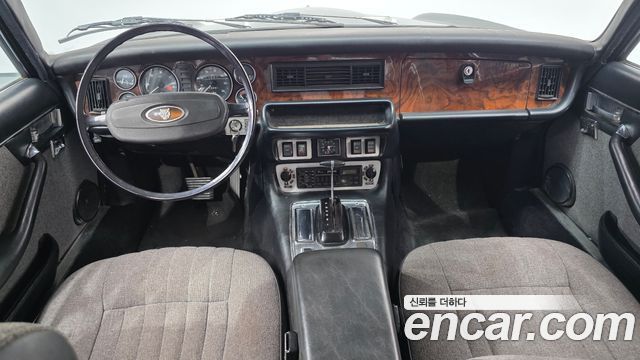 Jaguar XJ-6 — interior