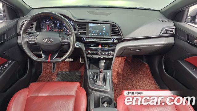 Hyundai Avante — interior