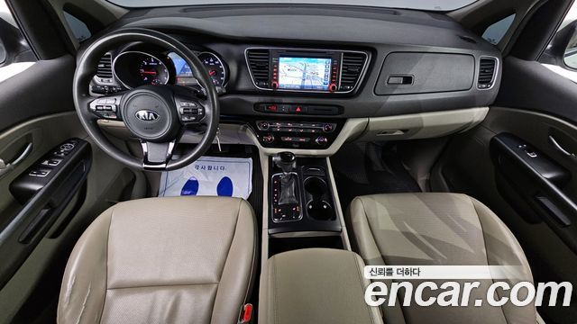 Kia Carnival — interior