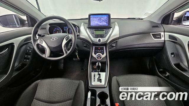 Hyundai Avante — interior