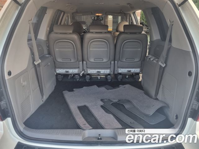 Kia Carnival — interior