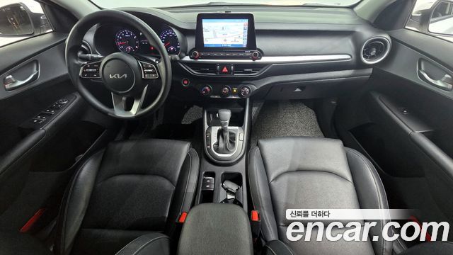 Kia K3 — interior