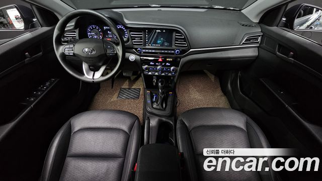 Hyundai Avante — interior
