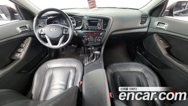 Kia K5 — interior