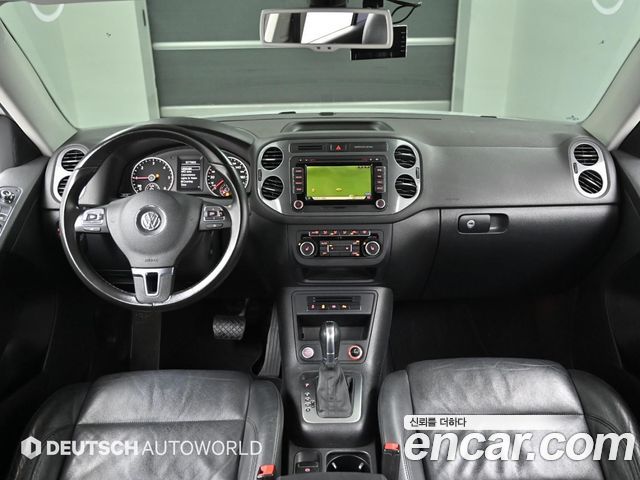 Volkswagen Tiguan — interior