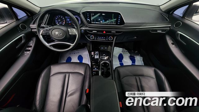 Hyundai Sonata — interior