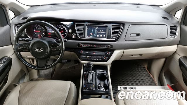 Kia Carnival — interior