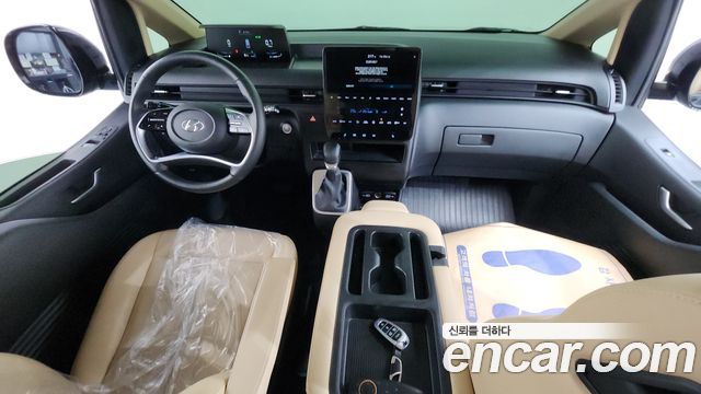 Hyundai Staria — interior