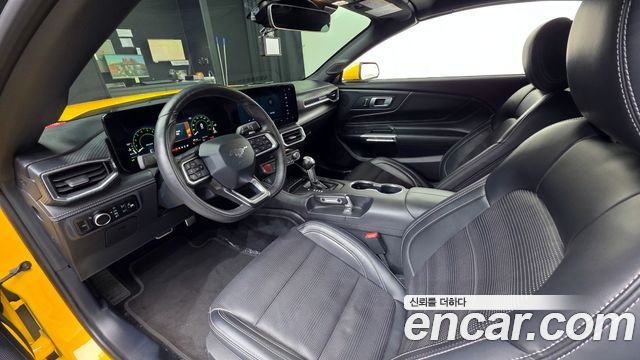 Ford Mustang — interior