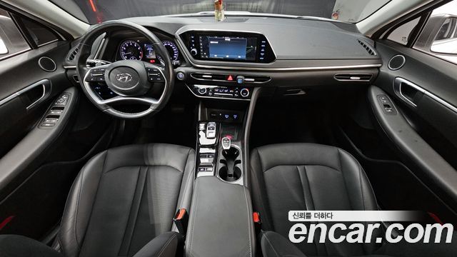 Hyundai Sonata — interior