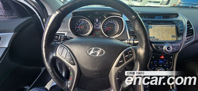 Hyundai Avante — interior
