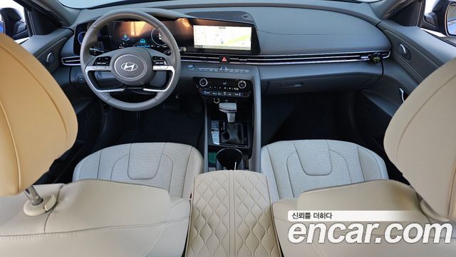 Hyundai Avante — interior