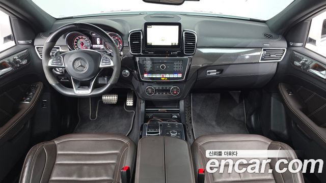 Mercedes-Benz GLE-Class — interior