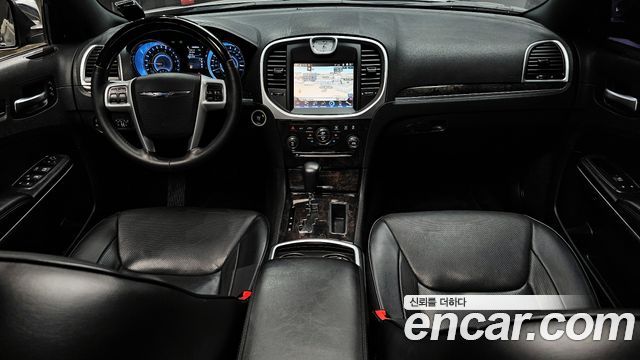 Chrysler 300C — interior
