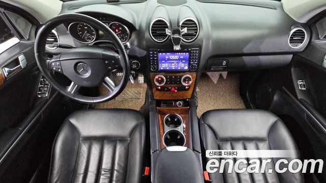 Mercedes-Benz M-Class — interior