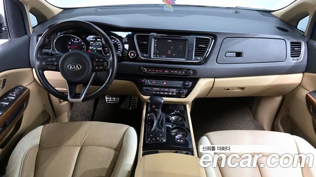 Kia Carnival — interior