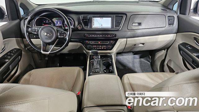 Kia Carnival — interior