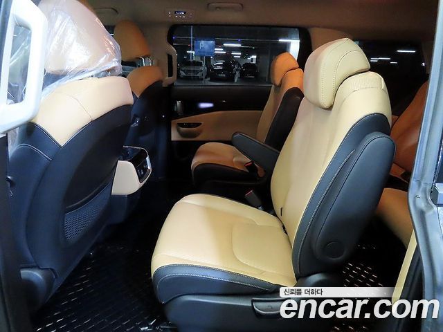 Kia Carnival — interior