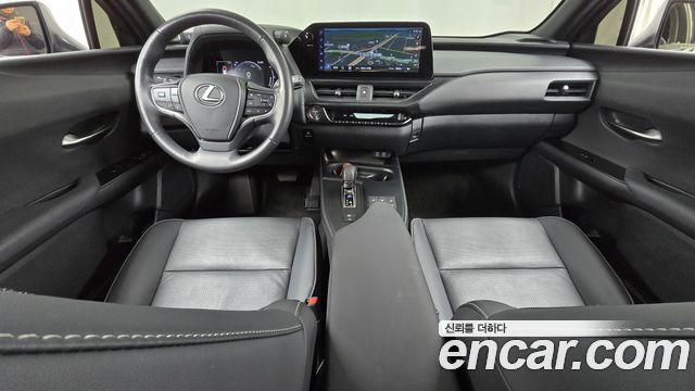Lexus UX — interior