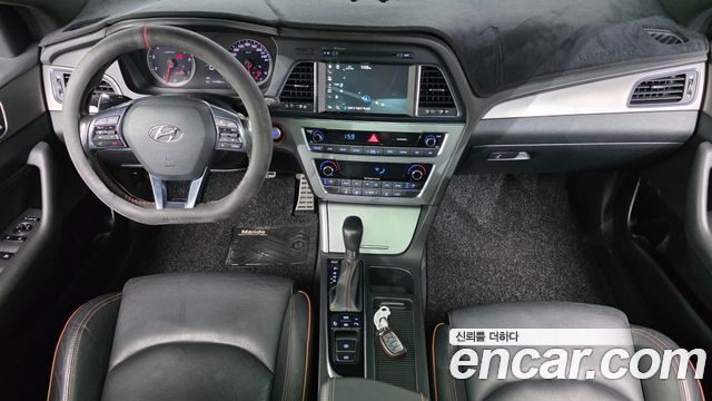 Hyundai Sonata — interior