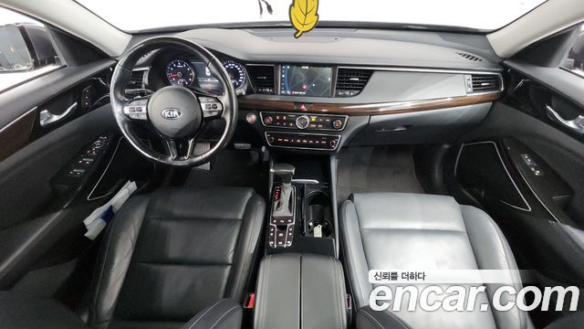 Kia K7 — interior
