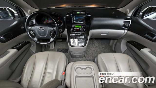 Kia Carnival — interior
