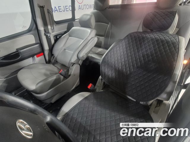 Hyundai Starex — interior
