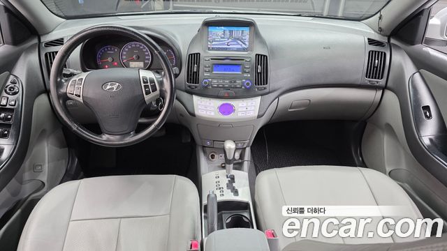 Hyundai Avante — interior