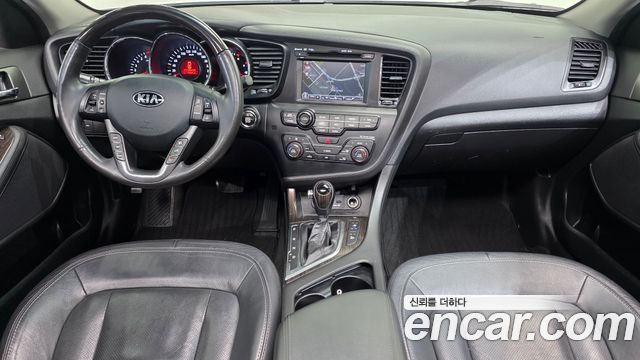 Kia K5 — interior