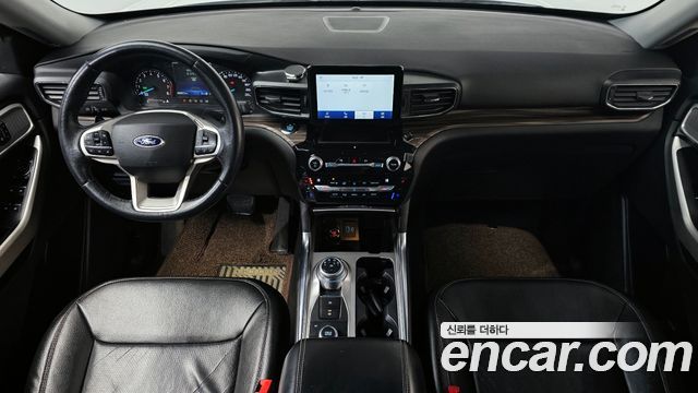 Ford Explorer — interior