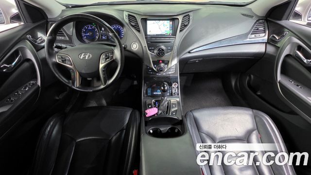 Hyundai Grandeur — interior