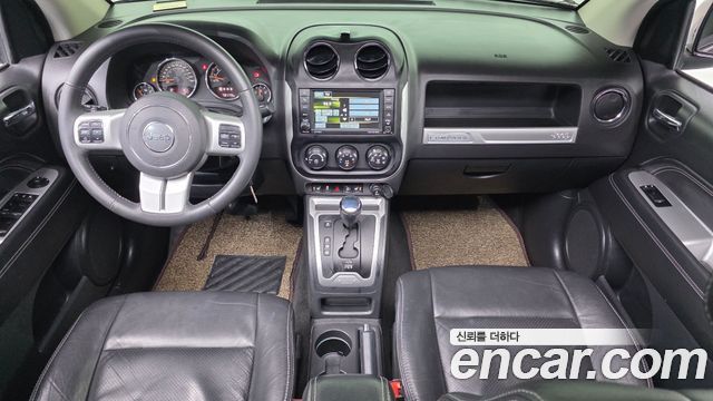Jeep Compass — interior
