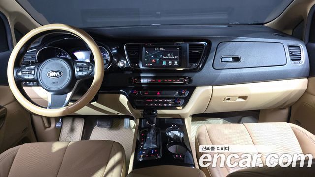 Kia Carnival — interior