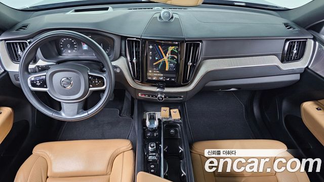 Volvo XC60 — interior