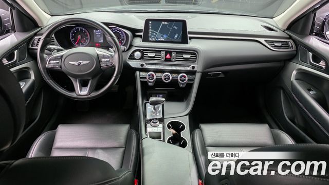 Genesis G70 — interior