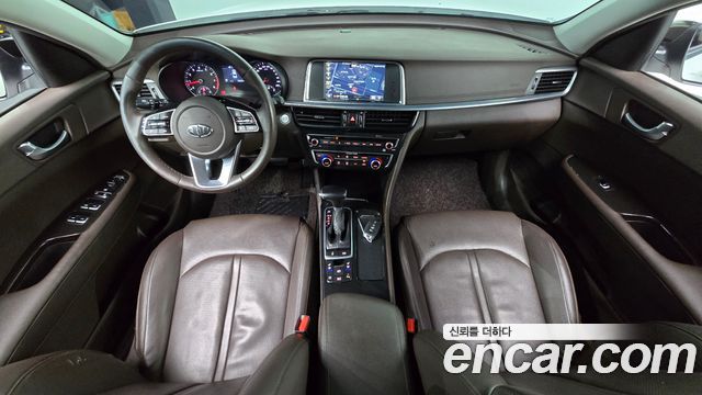 Kia K5 — interior