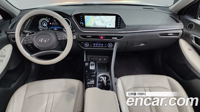 Hyundai Sonata — interior
