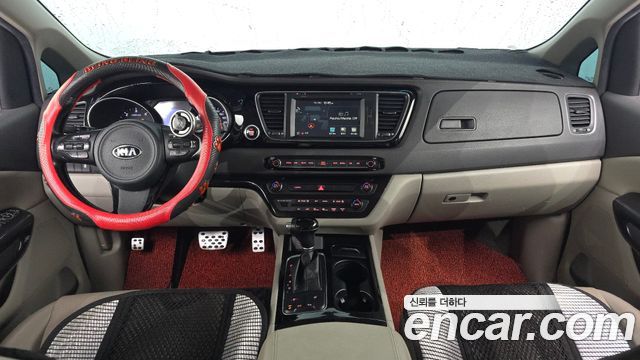 Kia Carnival — interior